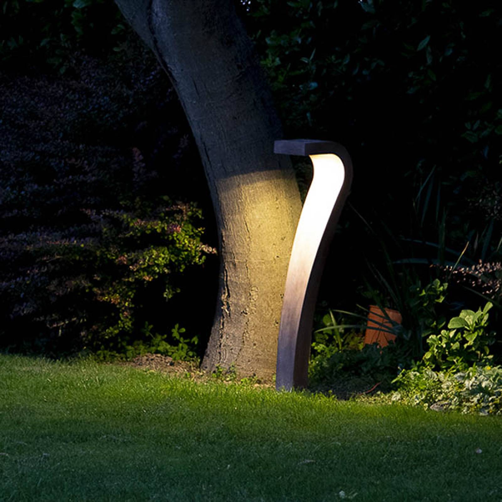 9010 Osvětlení příjezdové cesty