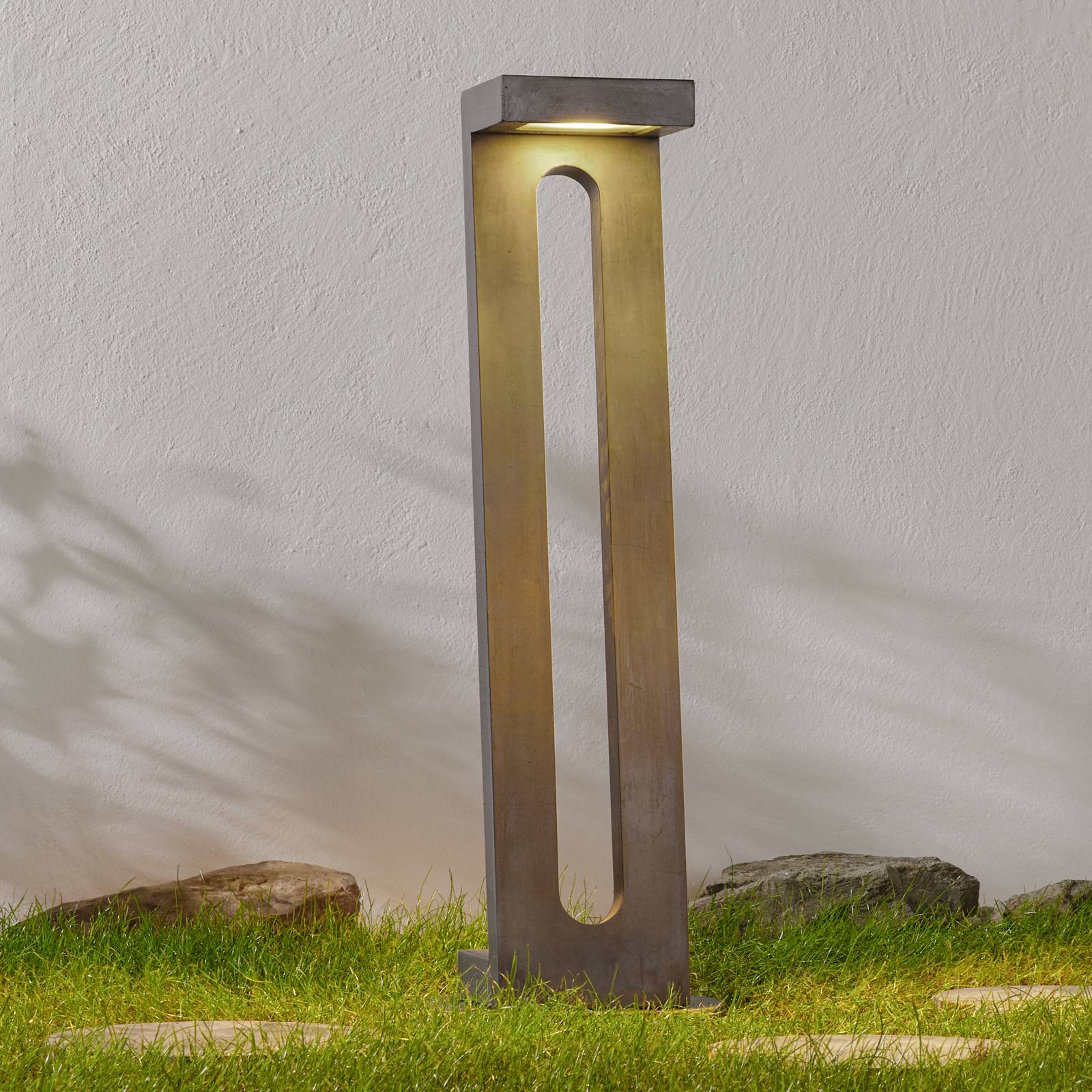 9010 Osvětlení příjezdové cesty