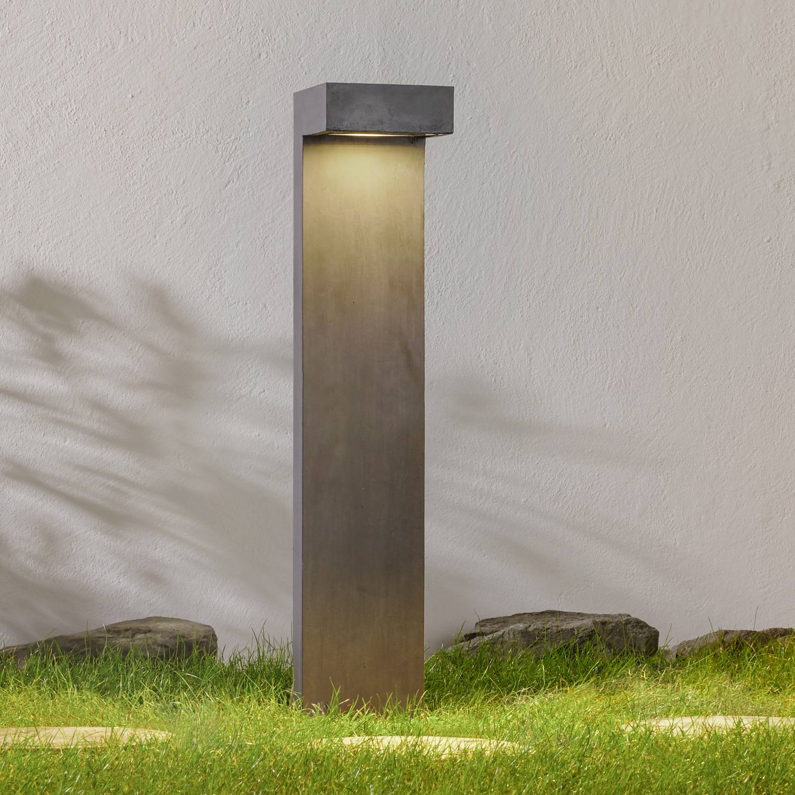 9010 Osvětlení příjezdové cesty