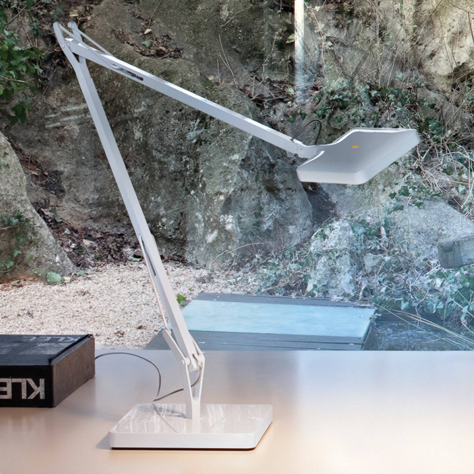 FLOS F3311009 Stolní lampy