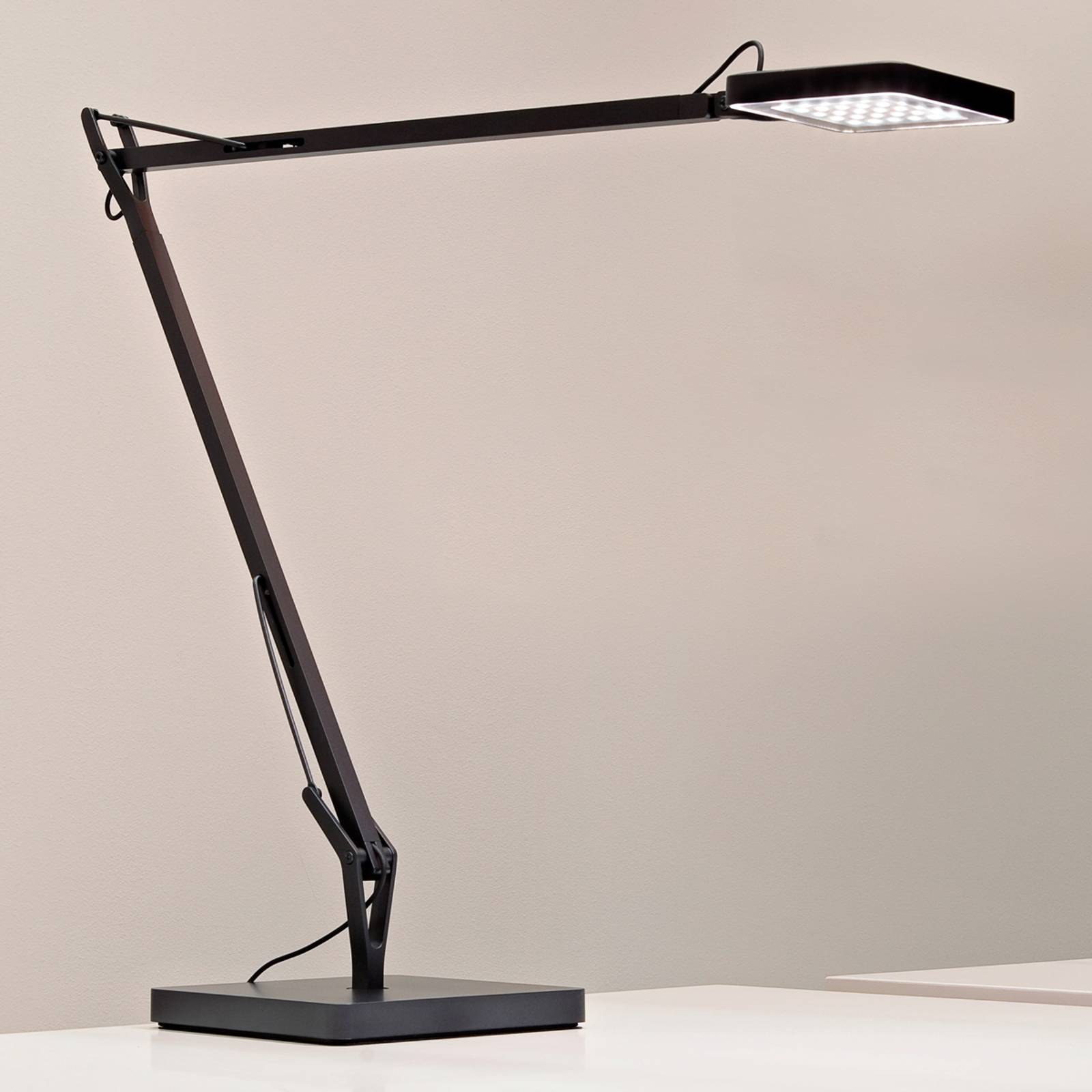 FLOS F3311033 Stolní lampy