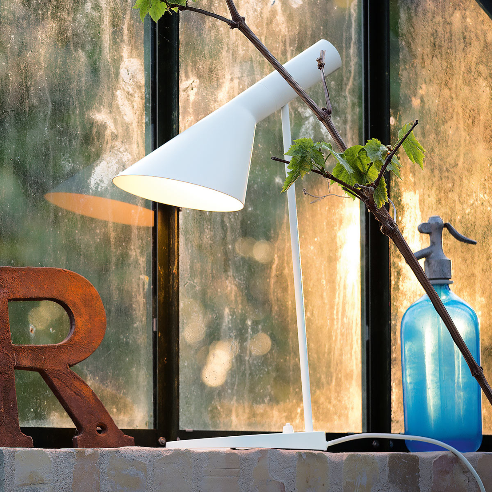 Louis Poulsen 5744166056 Stolní lampy