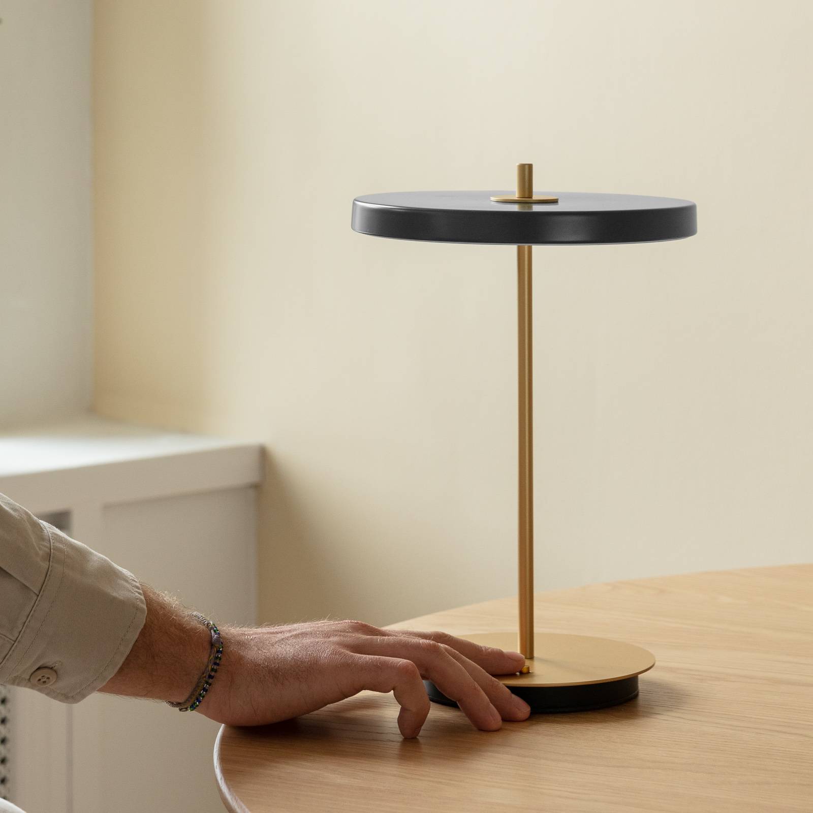 UMAGE 2386 Stolní lampy na noční stolek