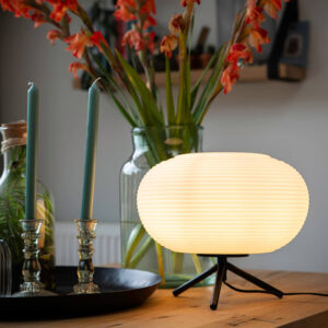 Designová stolní lampa černá 33 cm s opálovým sklem - Hero